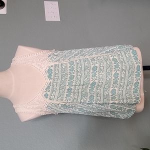 Patterned floral lace crochet trim tank top
